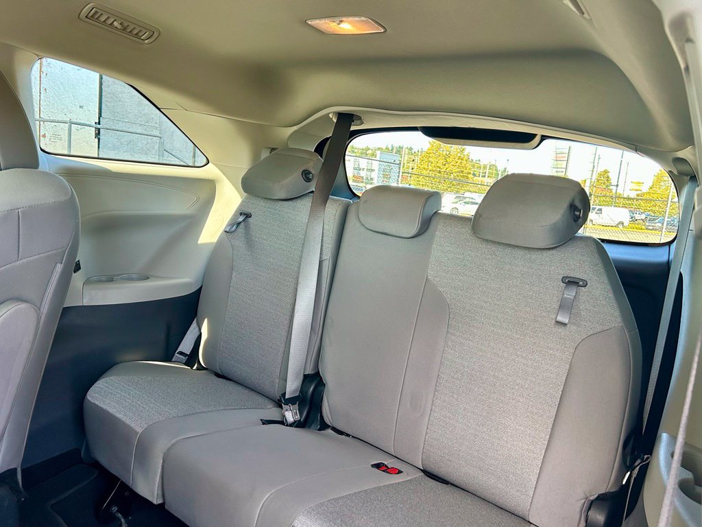 Certified 2024 Toyota Sienna LE AWD/4WD image 13