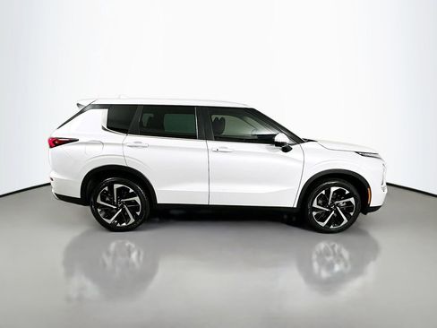 Used 2023 Mitsubishi Outlander SE image 4