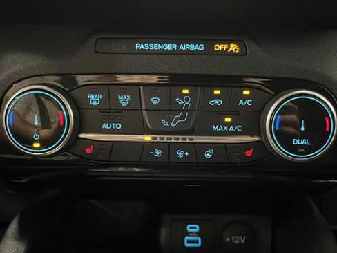 Used 2022 Ford Escape SEL w/ Equipment Group 302A AWD/4WD image 17