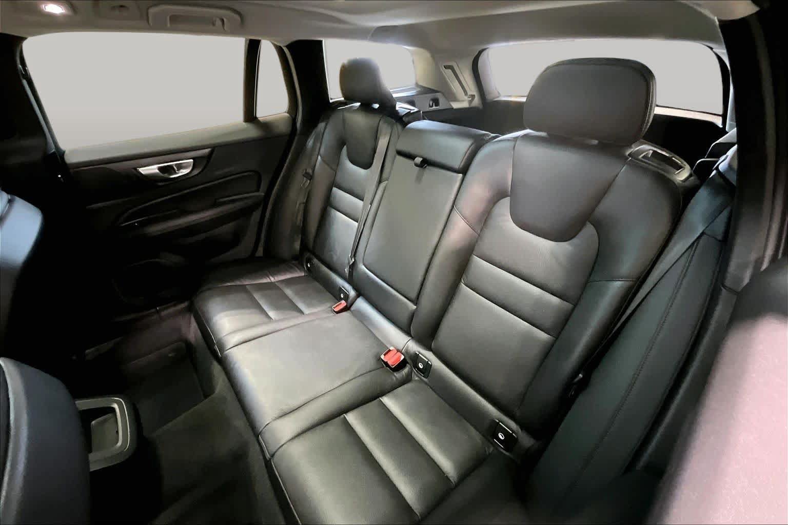 Certified 2026 Volvo V60 B5 Cross Country Plus AWD/4WD image 20