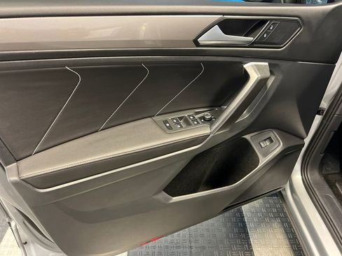 Certified 2024 Volkswagen Tiguan SE w/ Panoramic Sunroof Package FWD image 8