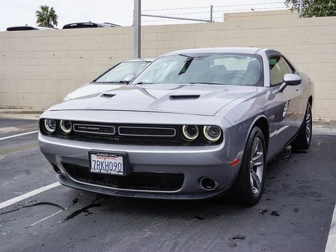 Used 2016 Dodge Challenger SXT image 3