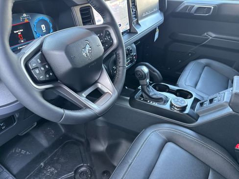 New 2025 Ford Bronco Badlands image 9