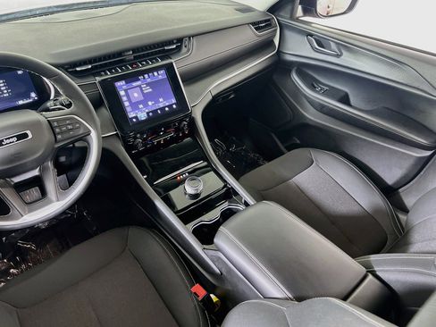 Used 2023 Jeep Grand Cherokee Laredo w/ Luxury Tech Group I AWD/4WD image 22