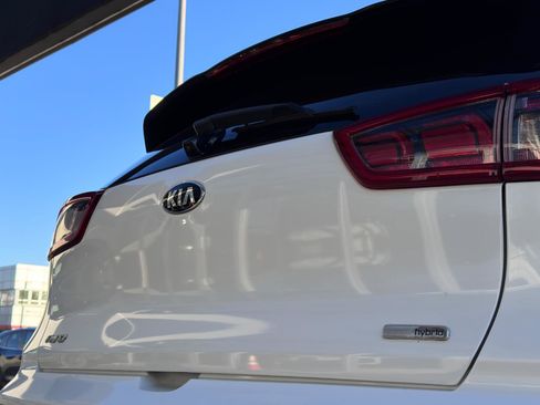 Used 2018 Kia Niro LX image 6