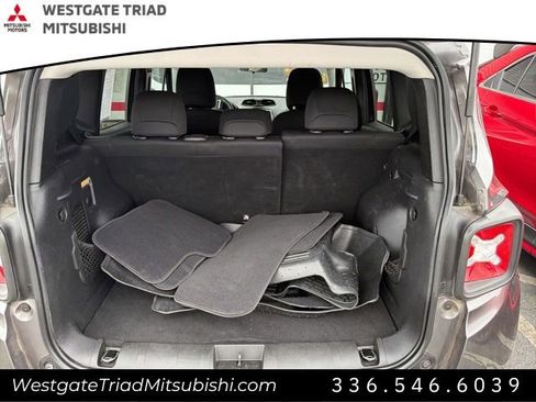 Used 2019 Jeep Renegade Latitude image 11