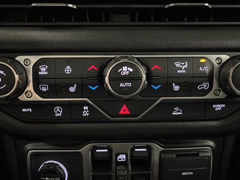 New 2026 Jeep Gladiator Sport AWD/4WD image 17