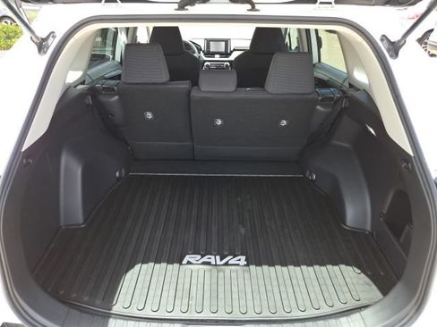 Used 2022 Toyota RAV4 LE AWD/4WD image 18