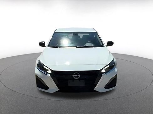 Used 2025 Nissan Altima 2.5 SV FWD image 4