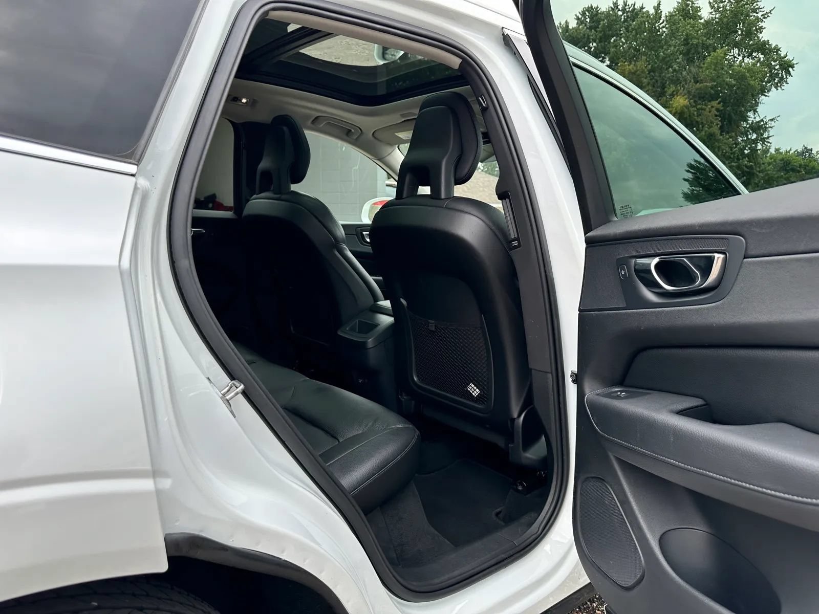 Used 2018 Volvo XC60 T5 Momentum w/ Vision Package AWD/4WD image 20