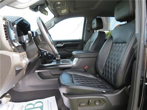Used 2022 GMC Sierra 1500 Elevation w/ Preferred Package AWD/4WD image 4