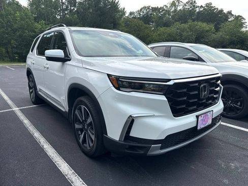 Used 2025 Honda Pilot Touring image 5