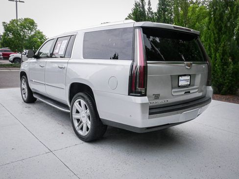 Used 2018 Cadillac Escalade ESV Luxury RWD image 8