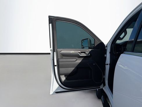 Used 2025 Chevrolet Silverado 2500 LTZ w/ LTZ Convenience Package image 23