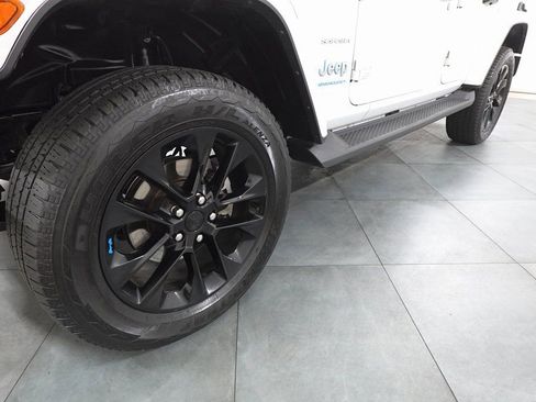 Used 2023 Jeep Wrangler Unlimited Sahara image 29