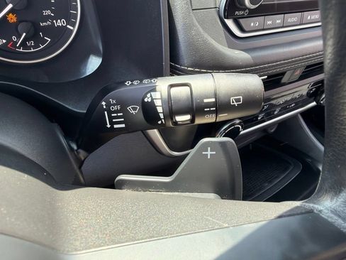 Used 2023 Nissan Rogue S AWD/4WD image 29