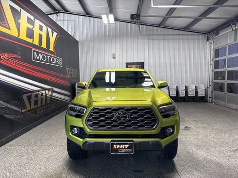 Used 2023 Toyota Tacoma TRD Off-Road w/ Technology Package AWD/4WD image 29