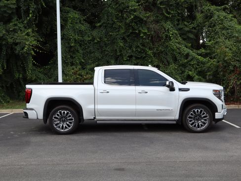 Used 2024 GMC Sierra 1500 Denali Ultimate AWD/4WD image 11
