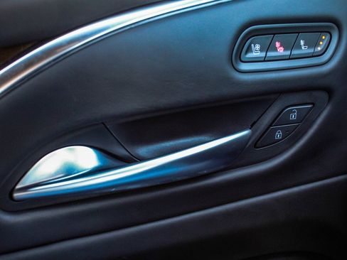 Used 2022 Cadillac Escalade ESV Sport Platinum w/ LPO, ONYX Package image 9