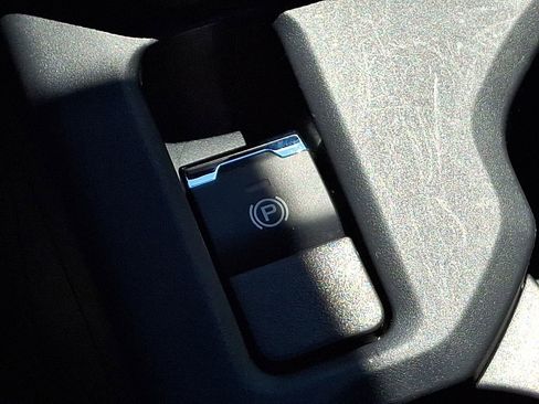 Used 2025 Subaru Forester Premium AWD/4WD image 24