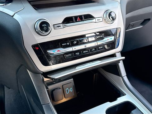 Used 2023 Ford Explorer XLT w/ Class IV Trailer Tow Package image 11