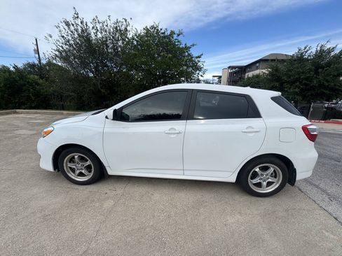 Used 2009 Toyota Matrix FWD image 4