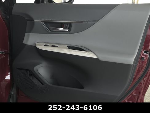 Used 2024 Toyota Venza Limited AWD/4WD image 45
