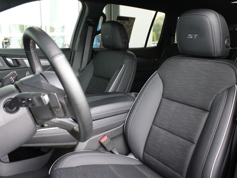 Used 2026 Buick Enclave Sport Touring AWD/4WD image 13
