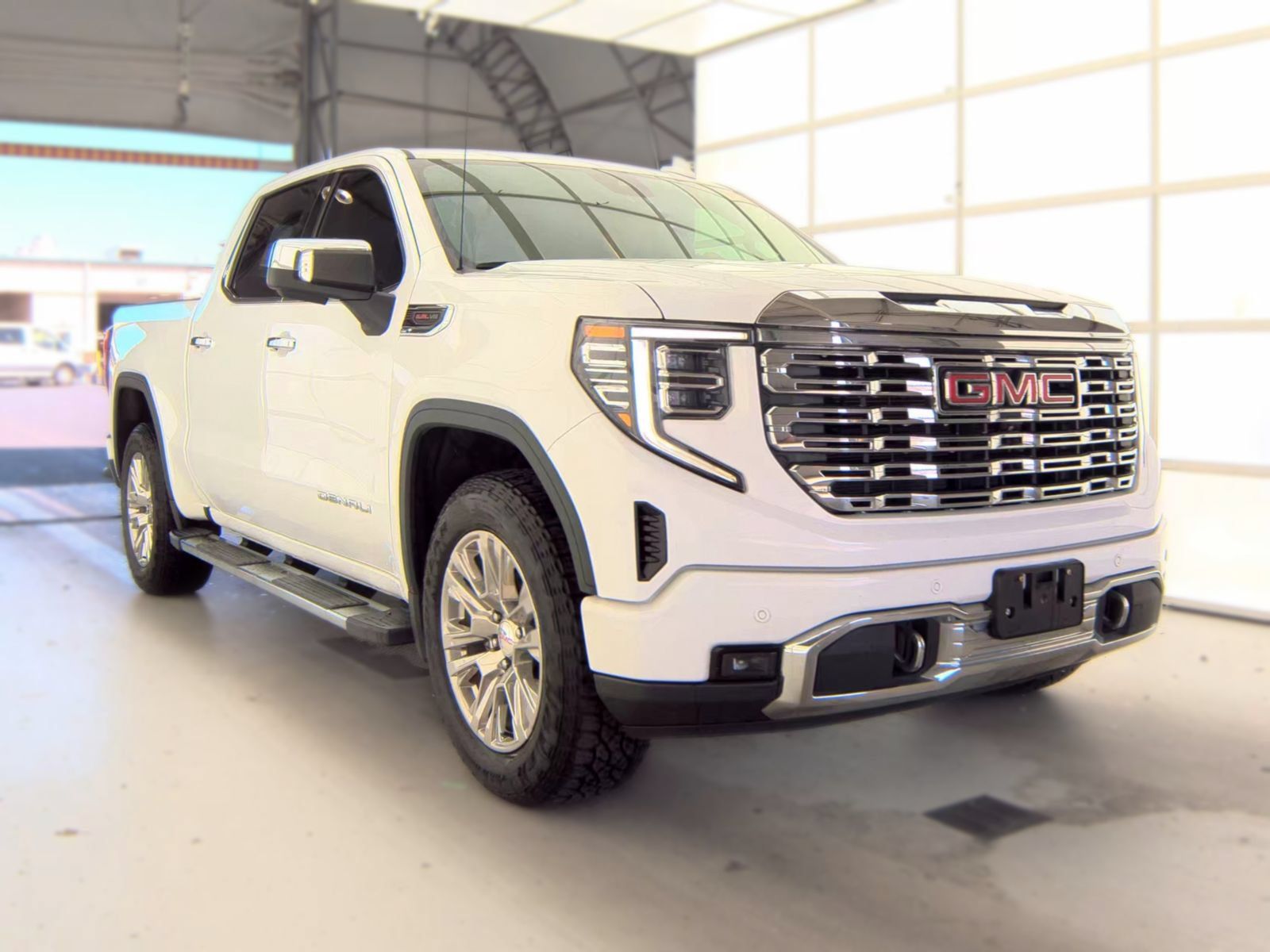Used 2023 GMC Sierra 1500 Denali AWD/4WD image 2