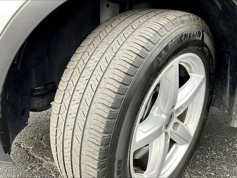 Used 2019 Ford Explorer XLT w/ Equipment Group 202A FWD image 36