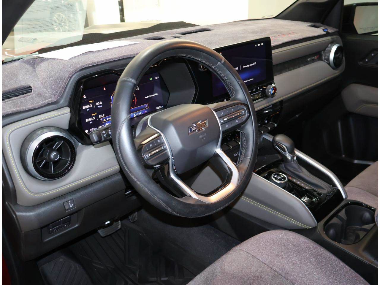 Used 2025 Chevrolet Colorado ZR2 w/ Technology Package AWD/4WD image 10