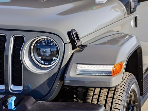 Used 2023 Jeep Wrangler Unlimited Sahara AWD/4WD image 5