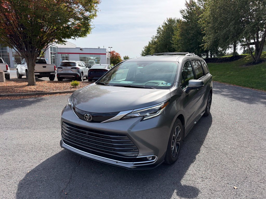 Used 2026 Toyota Sienna Platinum AWD/4WD image 2