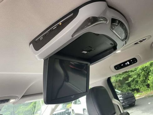 Used 2022 Chrysler Pacifica Touring-L FWD image 13
