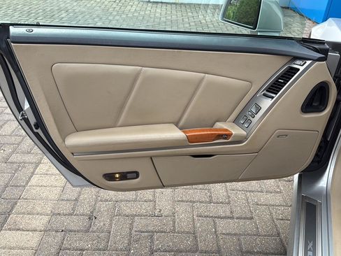 Used 2007 Cadillac XLR RWD image 11