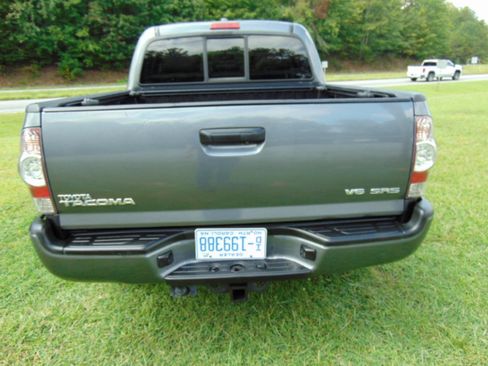 Used 2010 Toyota Tacoma 4x4 Double Cab w/ TRD Sport Pkg image 12