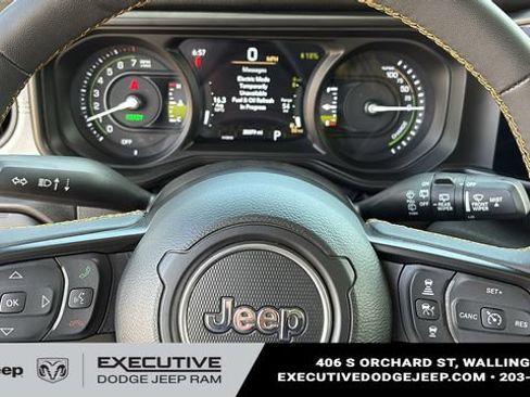 Used 2024 Jeep Wrangler Unlimited AWD/4WD image 13