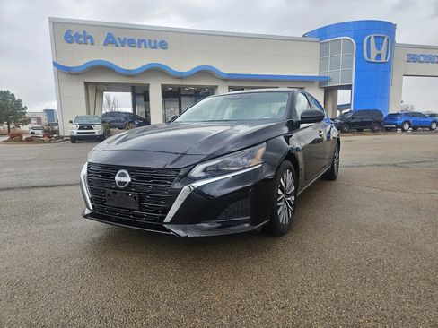 Used 2025 Nissan Altima 2.5 SV image 1