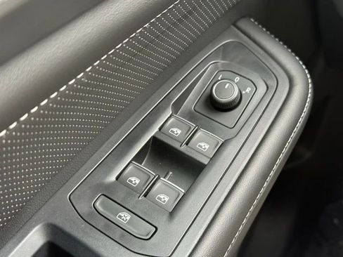 Used 2025 Volkswagen Atlas Cross Sport SE image 20