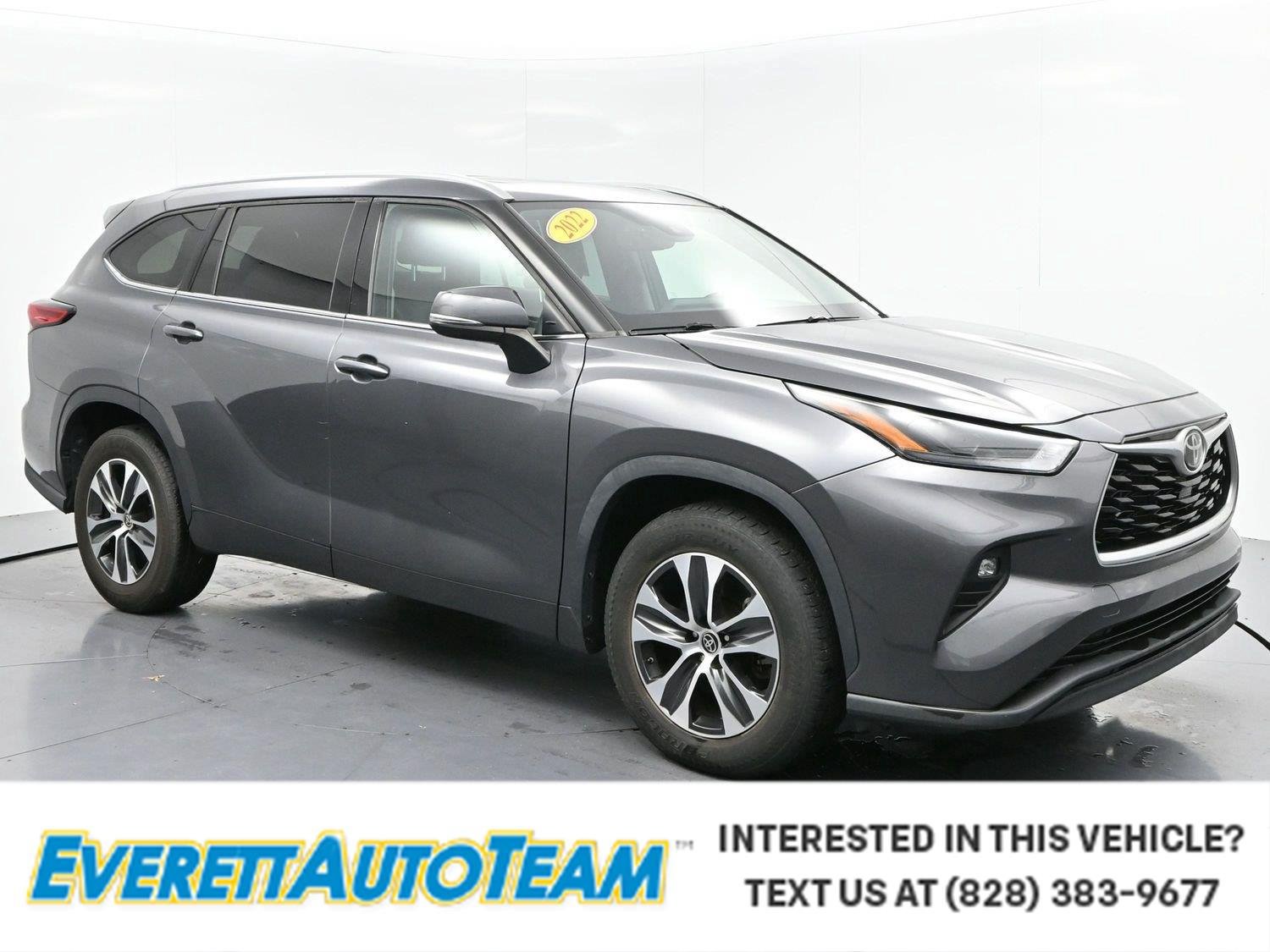 Used 2022 Toyota Highlander XLE FWD image 1
