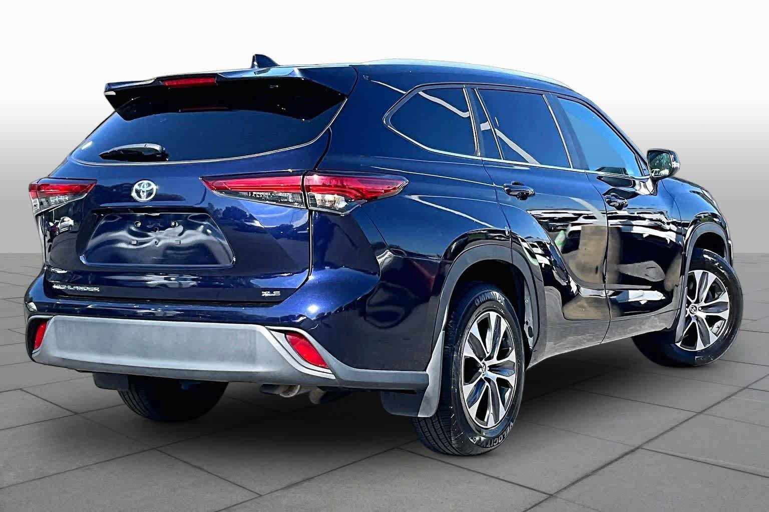 Used 2023 Toyota Highlander XLE FWD image 13