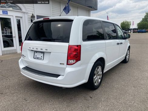 Used 2019 Dodge Grand Caravan SE FWD image 5