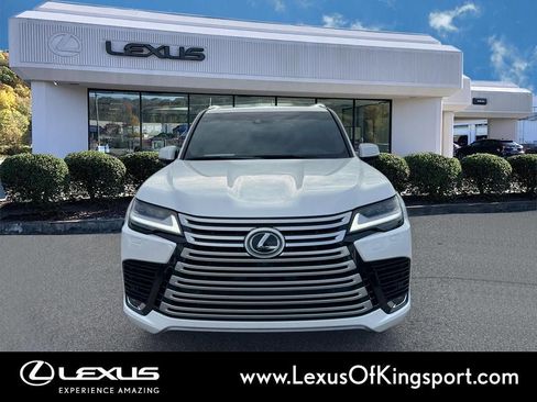 Used 2024 Lexus LX 600 4WD w/ Luxury Package image 7