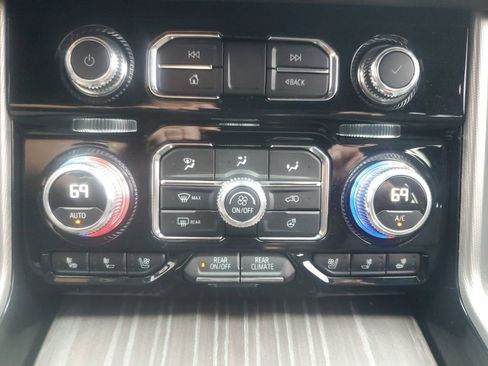 Used 2024 GMC Yukon Denali image 35