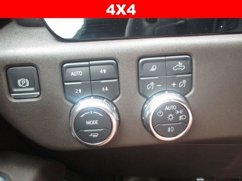 Used 2025 GMC Sierra 1500 SLT w/ SLT Premium Plus Package AWD/4WD image 31