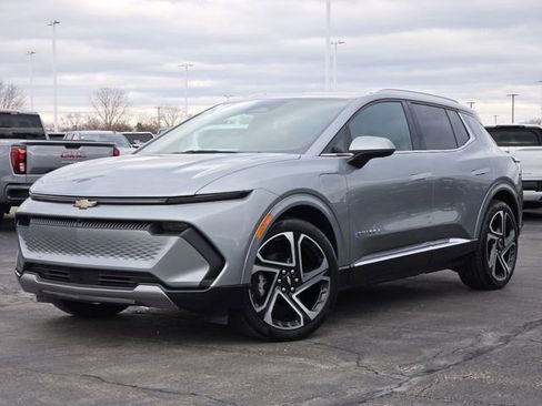 Used 2024 Chevrolet Equinox EV LT image 2