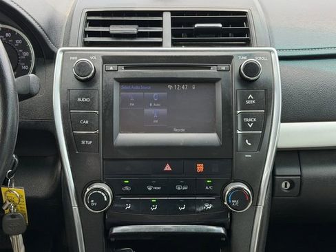 Used 2015 Toyota Camry SE w/ Moonroof Package image 17