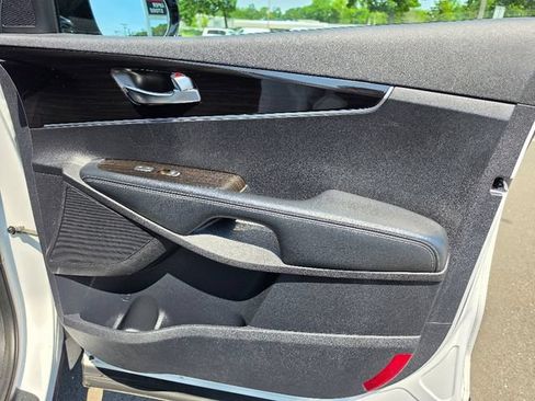 Used 2019 Kia Sorento FWD image 10