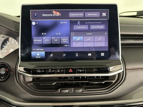 Used 2023 Jeep Compass Trailhawk image 6