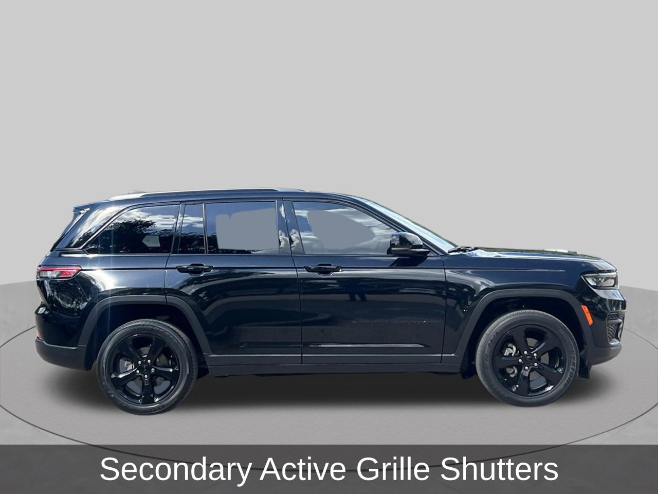 Used 2023 Jeep Grand Cherokee Altitude AWD/4WD image 6